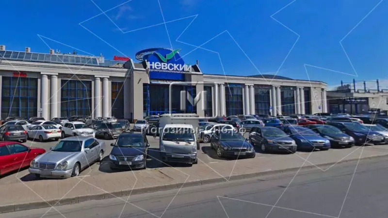 На трафике в ТЦ 45 м, 1 этаж 2. Фасад с угла