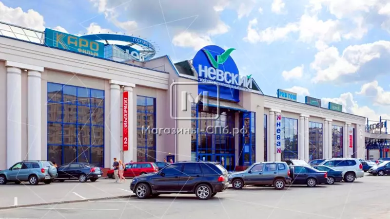 На трафике в ТЦ 45 м, 1 этаж 2. Фасад с угла
