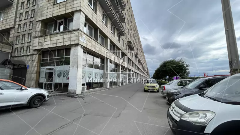 Аренда торгового помещения 68 м2 2. Фасад с угла