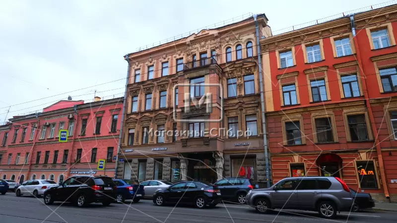 Аренда торгового помещения 35 кв.метров, 1 этаж 2. Фасад с угла