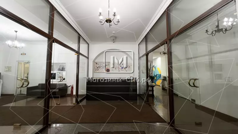 Аренда торгового помещения 35 кв.метров, 1 этаж 3. Входная группа с фасада