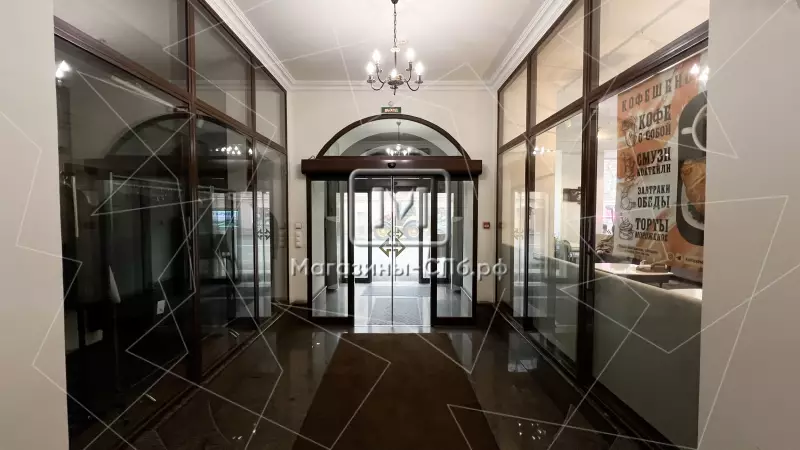 Аренда торгового помещения 35 кв.метров, 1 этаж 3. Входная группа с фасада