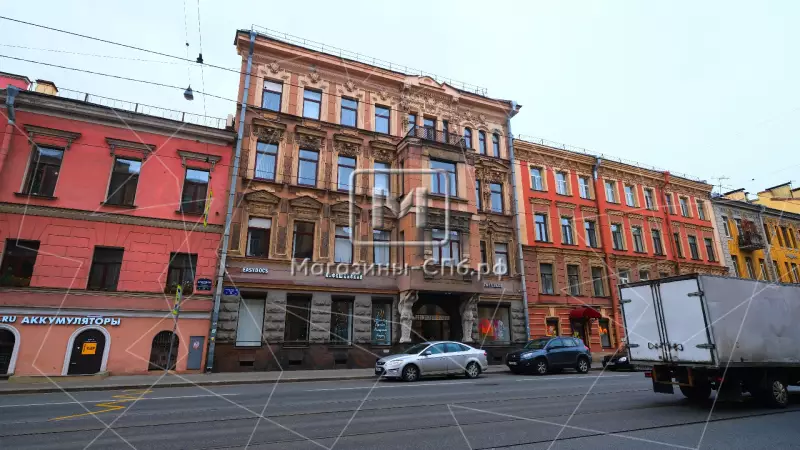 Аренда торгового помещения 35 кв.метров, 1 этаж 2. Фасад с угла