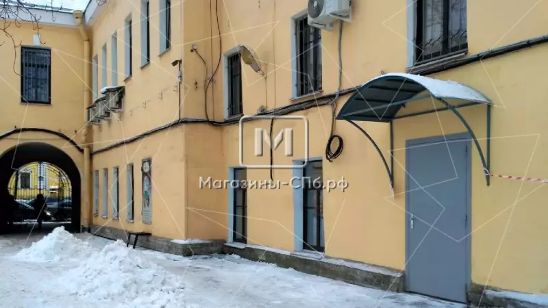 Помещение 450 м2 напротив метро 2. Фасад с угла