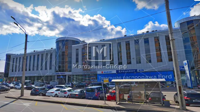 Продажа на 1 этаже БЦ, торг 2. Фасад с угла