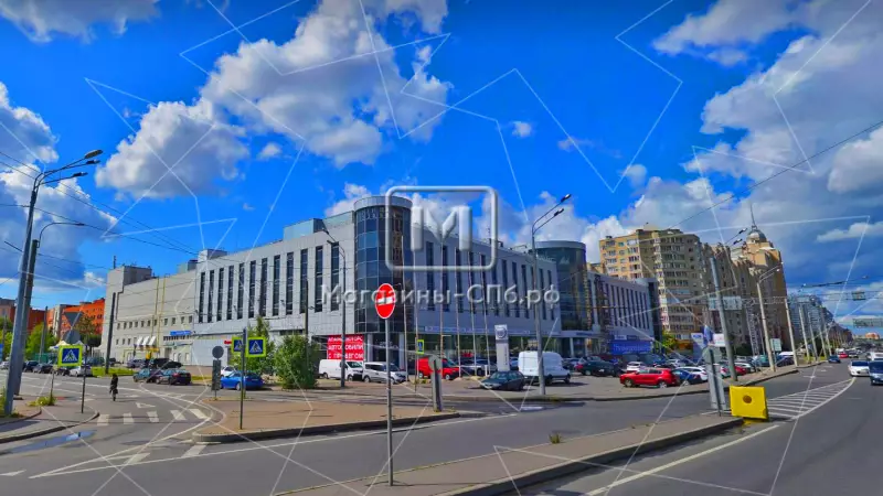 Продажа на 1 этаже БЦ, торг 2. Фасад с угла