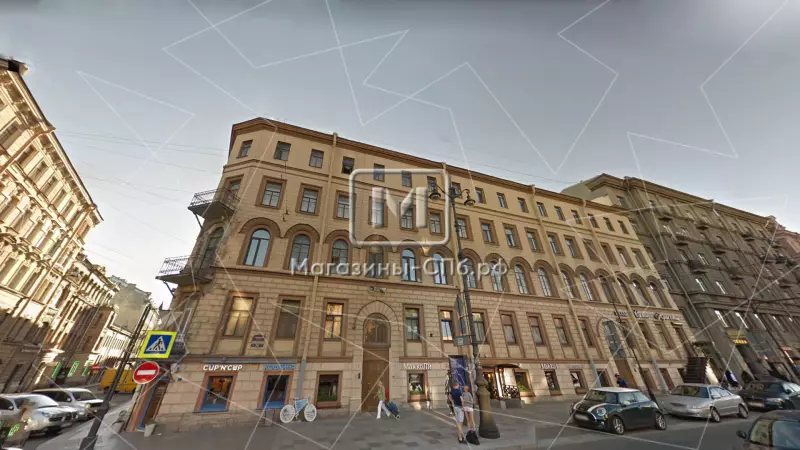 Продается 62 метра, вход под арку, в 800 метрах от м "Чернышевская" 2. Фасад с угла