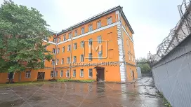 Здание в 1 км от метро