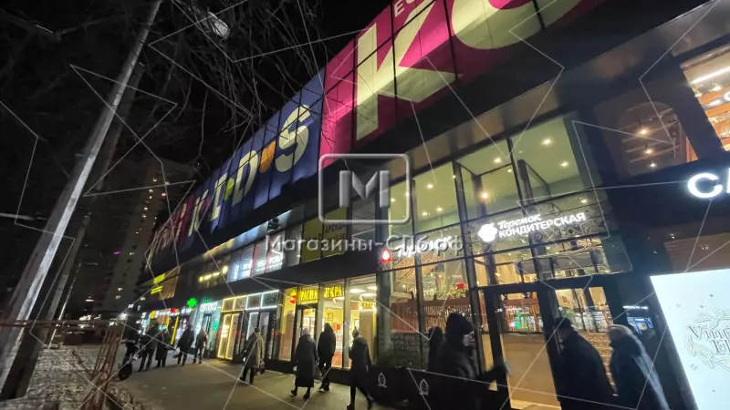 Торговое 65,8 м2 в ТЦ у метро 2. Фасад с угла