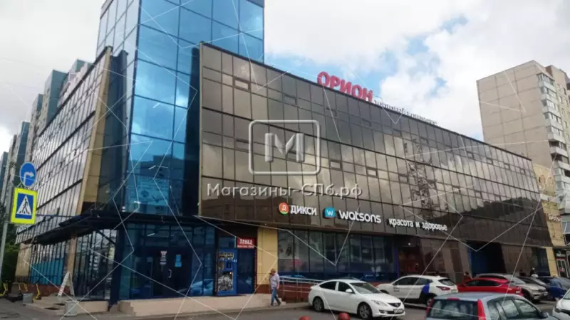 Универсальное 840 м2 в ТЦ у метро 2. Фасад с угла