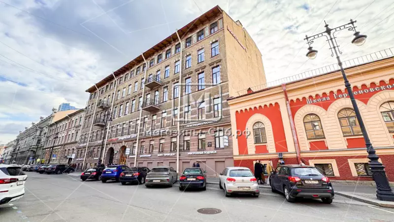 Офис с отдельным входом, 238 м2 2. Фасад с угла