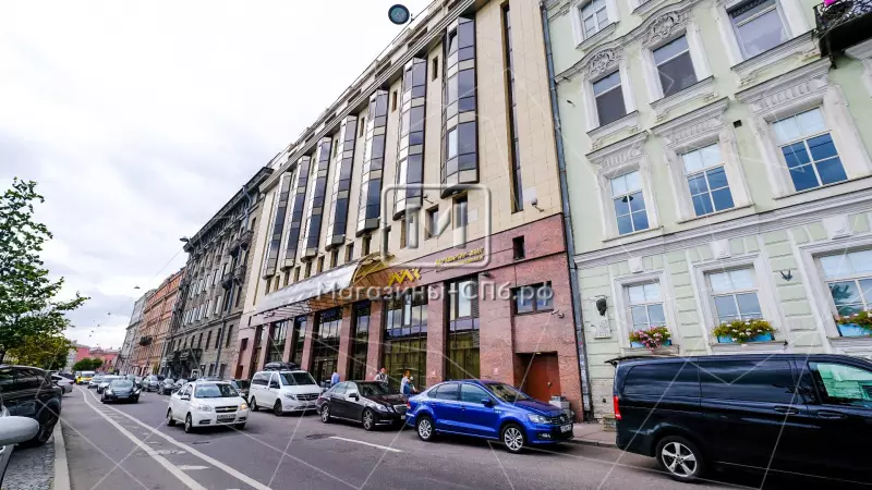 Офис/банк 313,3 м2 2. Фасад с угла
