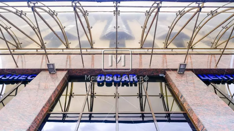 Офис/банк 313,3 м2 3. Входная группа с фасада