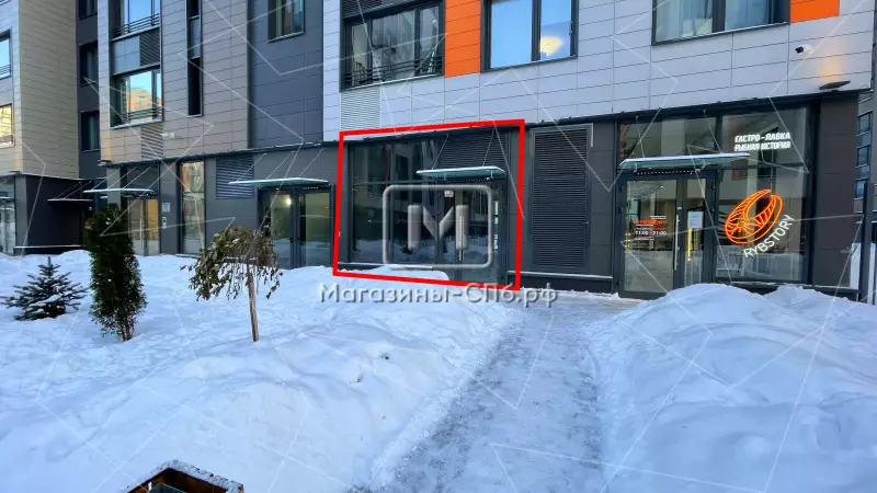 Аренда помещения 66 метров в ЖК Life Лесная 3. Входная группа с фасада