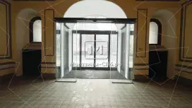 Аренда помещения 2000 кв м, видовое с витринами Аренда помещения 2000 кв м, видовое с витринами