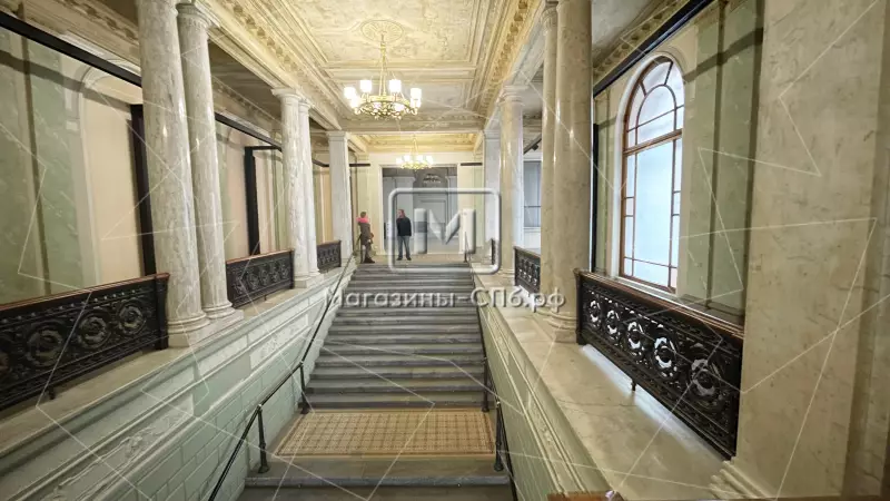 Аренда помещения 2000 кв м, видовое с витринами 98. Фото объекта