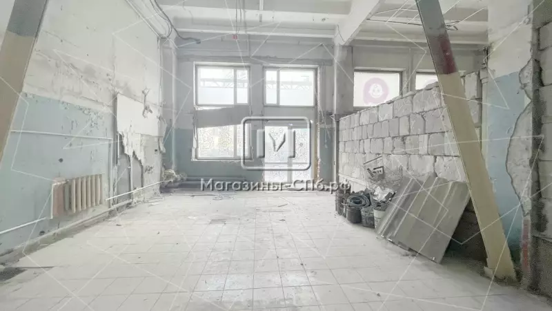 Аренда торгового помещения 154,9 метров, высокие потолки 98. Фото объекта