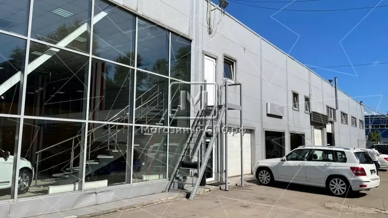 Автосалон 5663,8 м2, свободное назначение 98. Фото объекта