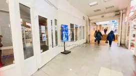 Торговое у входа в метро, 60 метров на Невском Торговое у входа в метро, 60 метров на Невском