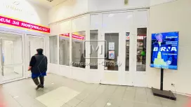 Торговое у входа в метро, 60 метров на Невском Торговое у входа в метро, 60 метров на Невском