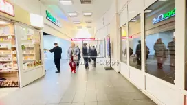 Торговое у входа в метро, 60 метров на Невском Торговое у входа в метро, 60 метров на Невском