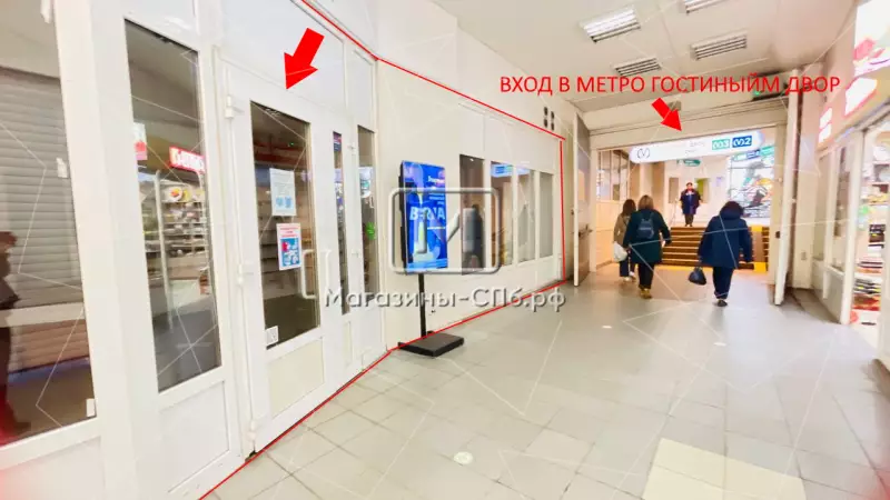 Торговое у входа в метро, 60 метров на Невском 98. Фото объекта