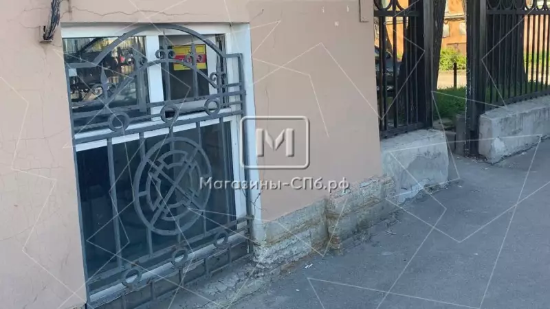 Продается 1100 метров в 600 м от м етро 97.Стандартное помещение