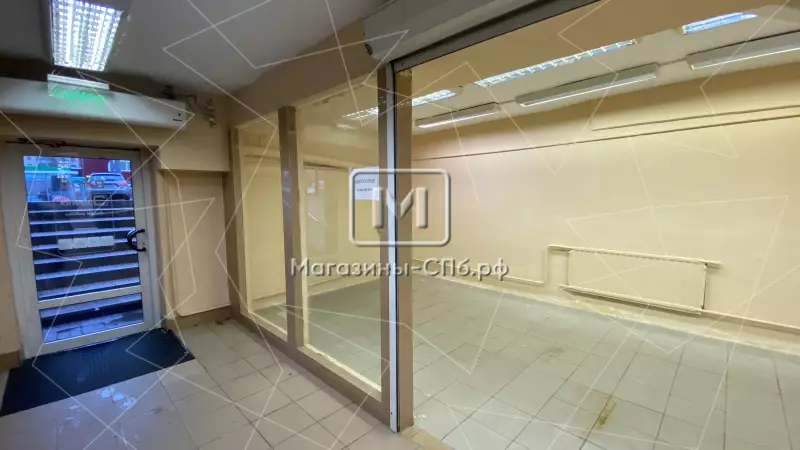 Аренда торгового помещения 26 кв.метров в БЦ «Эврика», Цоколь этаж 98. Фото объекта