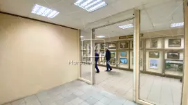 Аренда торгового помещения 17.4 кв.метров в БЦ &laquo;Эврика&raquo;, Цоколь этаж