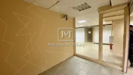 Аренда торгового помещения 9.5 кв.метров в БЦ &laquo;Эврика&raquo;, Цоколь этаж