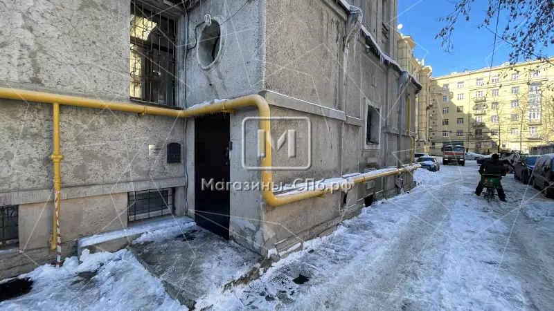 Аренда помещения 90 кв.метров, Цоколь 3. Входная группа с фасада