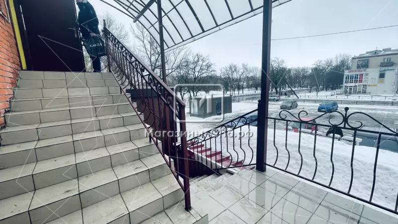 Торговое 2 зала 8. Лестницы