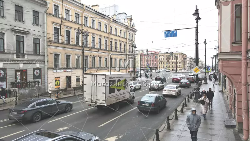 Вход с Невского пр., быстрая окупаемость 96.Фото соседей в торговых