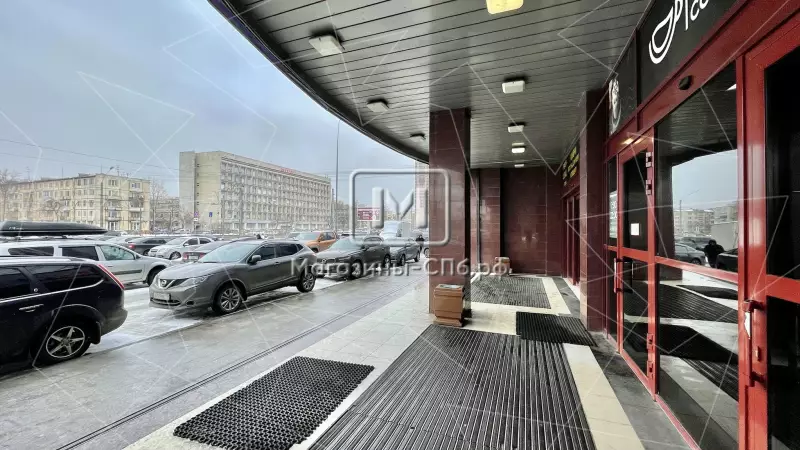 Аренда торгового помещения 2676 кв.метров, 1 этаж 3. Входная группа с фасада