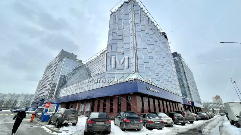 Аренда торгового помещения 2676 кв.метров, 1 этаж 2. Фасад с угла