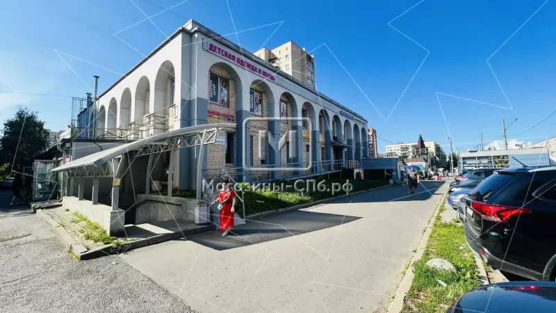 Художников 26, торговое 137 м2 98. Фото объекта