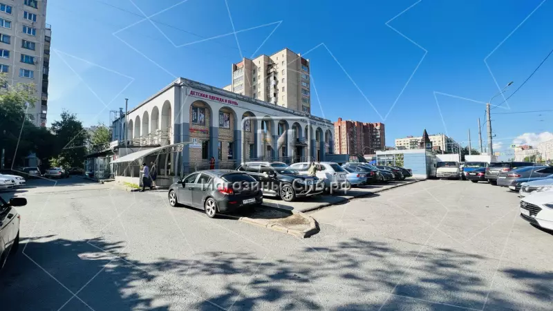 Художников 26, торговое 137 м2 98. Фото объекта