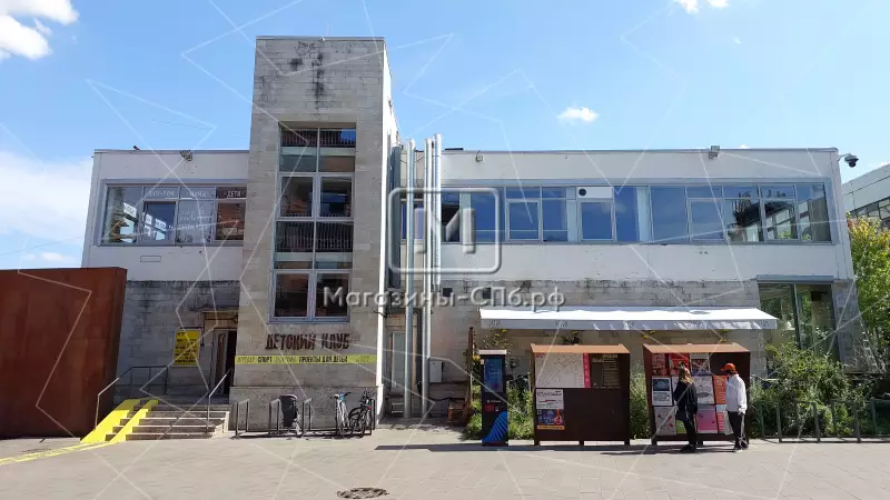 Аренда торгового помещения 90 кв.метров, 2 этаж 3. Входная группа с фасада