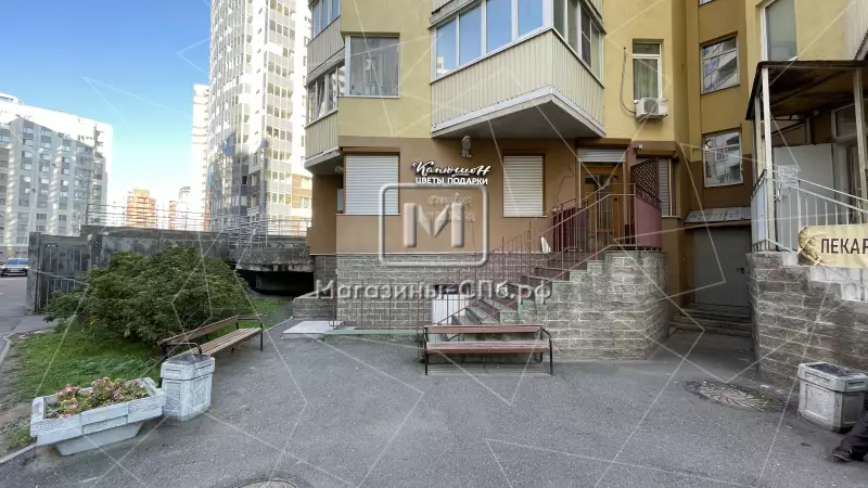 Аренда торгового помещения 95 кв.метров, 1 этаж 98. Фото объекта