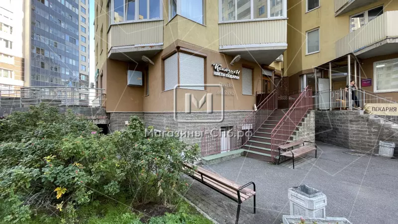 Аренда торгового помещения 95 кв.метров, 1 этаж 98. Фото объекта