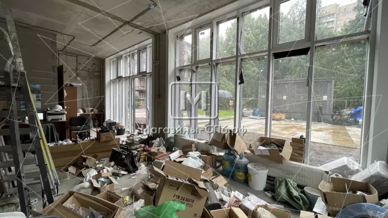 Угловое 58м с витринами 98. Фото объекта
