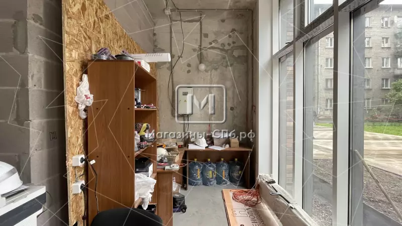 Угловое 58м с витринами 98. Фото объекта