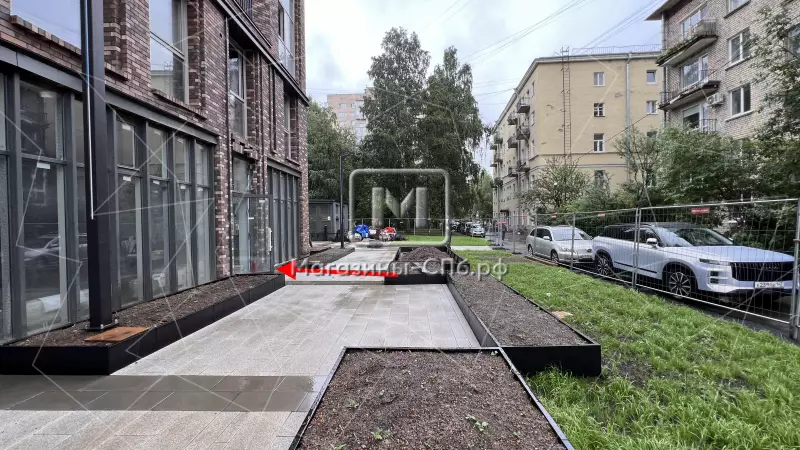 Угловое 58м с витринами 98. Фото объекта