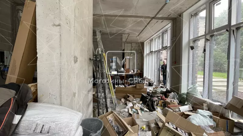 Угловое 58м с витринами 98. Фото объекта