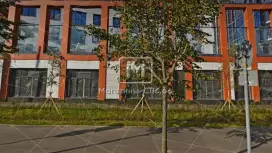 В проходном месте, рядом с метро В проходном месте, рядом с метро