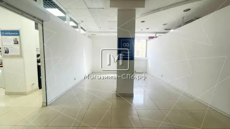 Отдел в ТЦ у метро 35 м2 98. Фото объекта