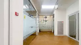 Аренда торгового помещения 148.4 кв.метров, 1 этаж