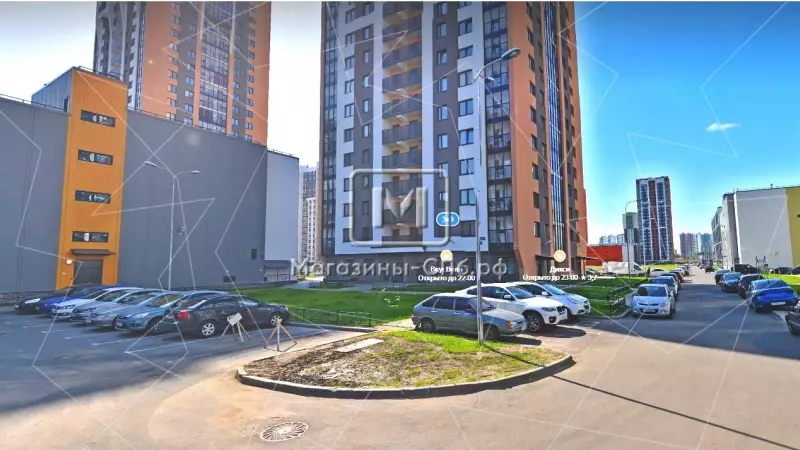 Торговое в густонаселенном районе 2. Фасад с угла