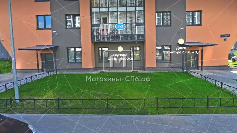 Торговое в густонаселенном районе 2. Фасад с угла