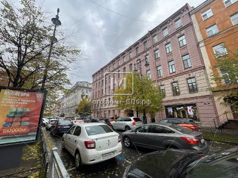 Широкие ворота Высокие потолки лофт кирпич опенспейс 40 м2 98. Фото объекта